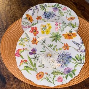 Set of 4 Hobby Lobby Scalloped Wildflower Sturdy Plastic Luncheon Plates